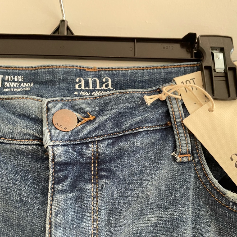A.N.A. Mid rise skinny ankle jean size 18t